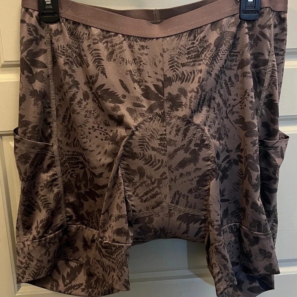 Size XL REI Cycling Shorts Adult Large Beige Floral Liner Padded Spandex